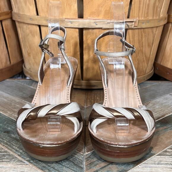 Cole Haan NikeAir Tan Gold Metallic Leather Stacked Wedge Heel Sandal Women 8.5 - Picture 4 of 11